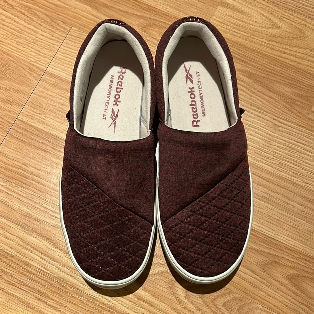 NEW Reebok Slip On Shoes Womens 8.5 Red Quilted Memory Tech LT Sneakers